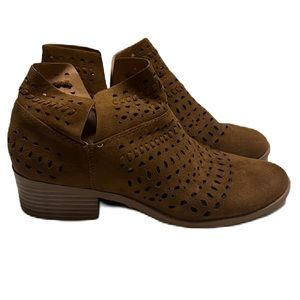 CityClassified,Slit Inner and Outer ankle,Zip Up Closure Ankle Boots, Copper,6.5